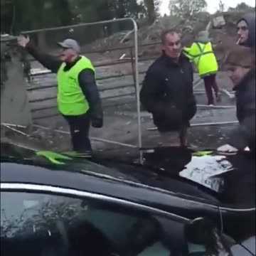 The Irish government is using gangs of migrants to help build new migrant