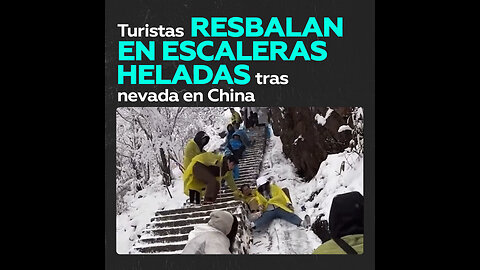 Caos en sendero montañoso de China: turistas se deslizan por escaleras