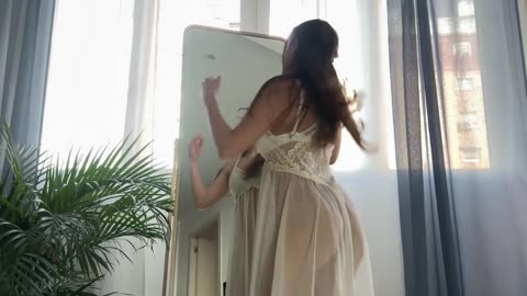 Transparent Cleaning the mirror with Wowa