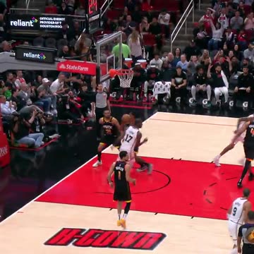 NBA - OH MY WHAT A PASS FROM SENGUN 🤯 Behind-the-back to a cutting Tari Eason!!