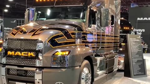 2020 Mack Anthem 70 Sandup Sleeper Zac Brown Customer Semi