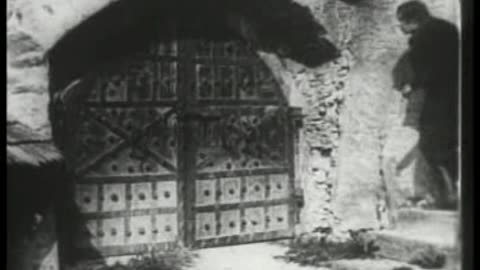 Nosferatu: Hutter Visits Count Orlock's Coffin