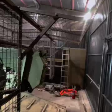 A chicken coop on wheels? The Ukrainians turned an M113 transporter into an impregnable fortress