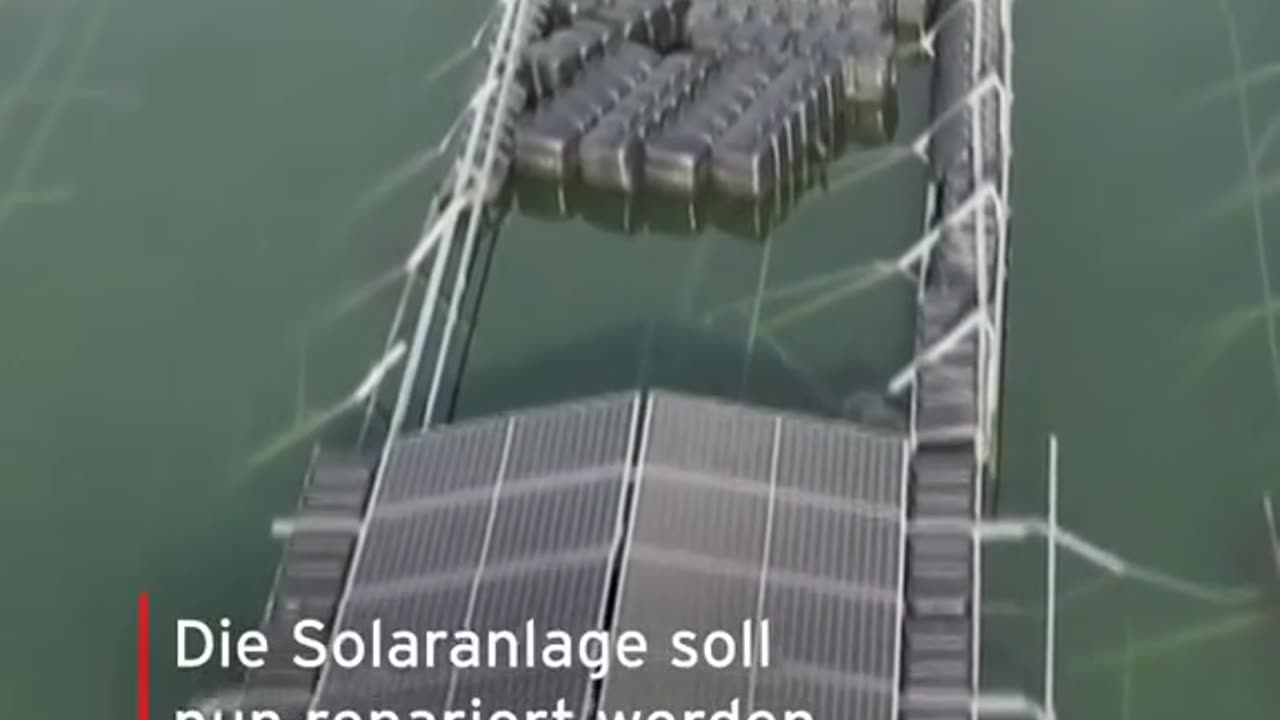 Kaputte Solaranlage schwimmt auf Cottbuser Ostsee