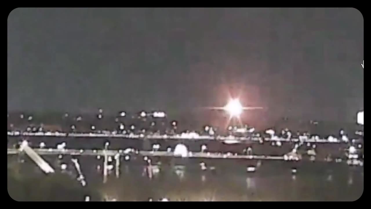 BREAKING!! American Airlines Plane Collides with Army Helicopter and Crashes in Potomic River