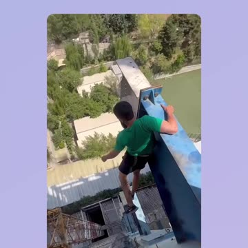 Juggling maniacs do parkour without limits - Total Emotion - 05