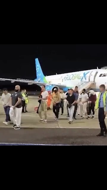 BRAZIL AUTHORITY🇧🇷RECEIVE DEPORTED ILLEGALS WEARING HANDCUFFS🛃🛗✈️💫