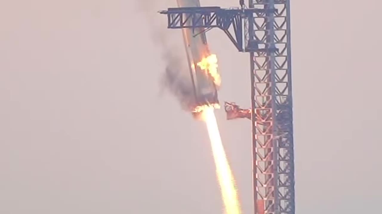 INSANE! SpaceX Catches Heavy Booster Mid-Air with Giant Mechanical Arms! 🚀