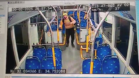 תיעוד של אחד המחבלים מתוך האוטובוס בבת ים