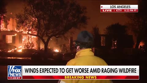 California Resident says ‘Everyone’ is Fleeing the Wildfires Ravaging Los Angeles