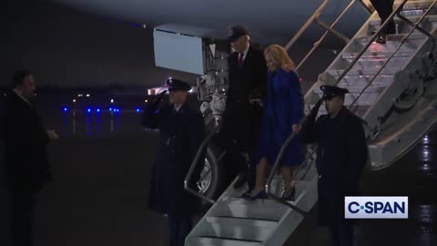 Pudding Brain with fake doctor Jill used short stairs as they exited Air Force One