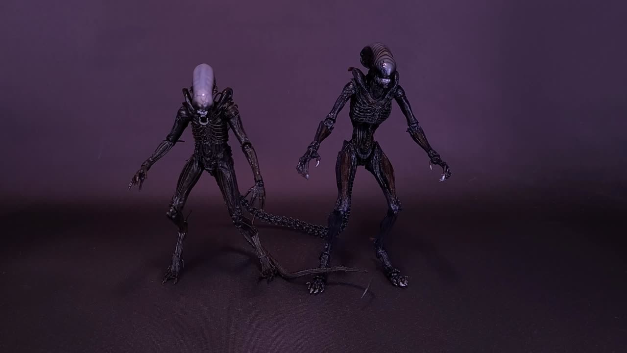 NECA Alien Romulus Ultimate Scorched Xenomorph Figure