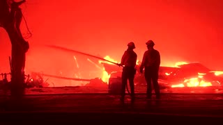 Firefighters battle wildfire near Pacific Coast Highway