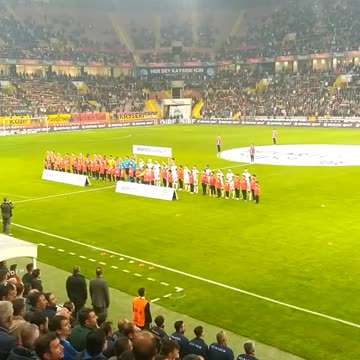 Kayserispor vs Galatasaray (superb moment with National Anthem of Turkey before the match)