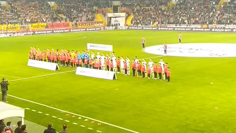 Kayserispor vs Galatasaray (superb moment with National Anthem of Turkey before the match)