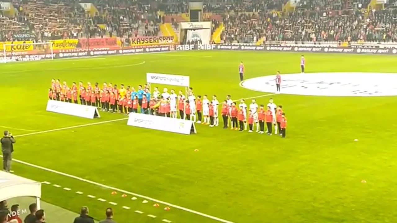 Kayserispor vs Galatasaray (superb moment with National Anthem of Turkey before the match)