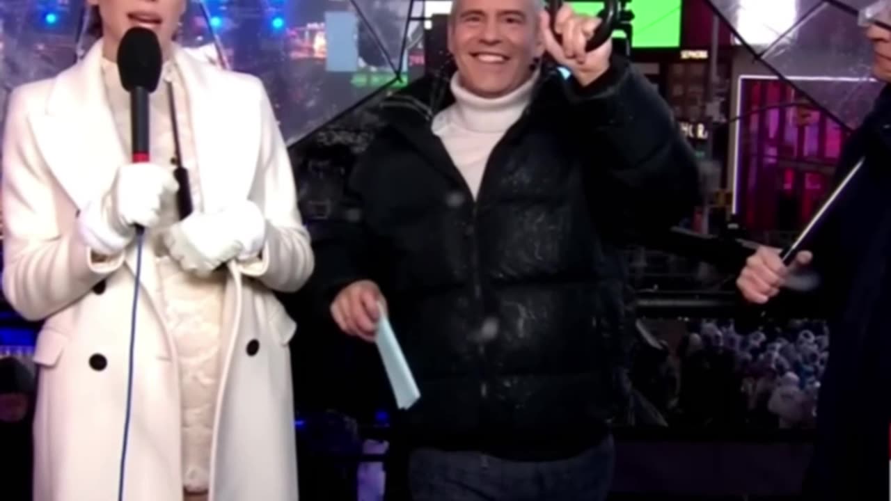 Whitney Cummings Roasts CNN Live On Air During The New Years Eve Special