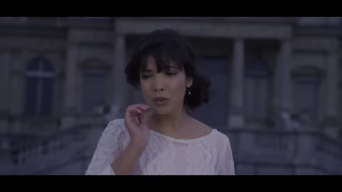 Indila - Tourner Dans le vide (Official music video)