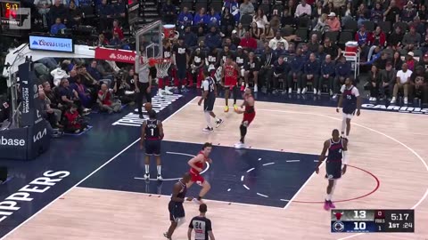 Chicago Bulls - GIDDEY BACKDOOR TO ZACH.