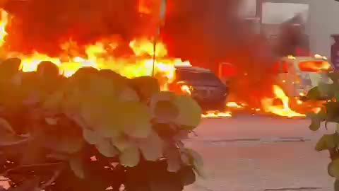 INCENDIO DE TRES CARROS EN BOCAGRANDE