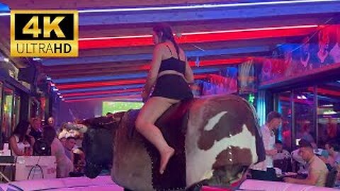 😍 Bold Girl on a Bull | Mechanical Bull Riding | Bull Riding in Benidorm