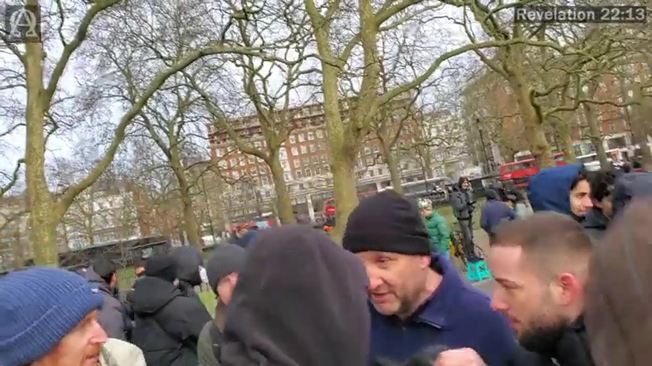 Speakers Corner - StreetMic Asks Bob Questions - Tommy Robinson - The Police Have Words With James