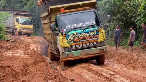 a truck loaded with palm oil swerved on an extreme road