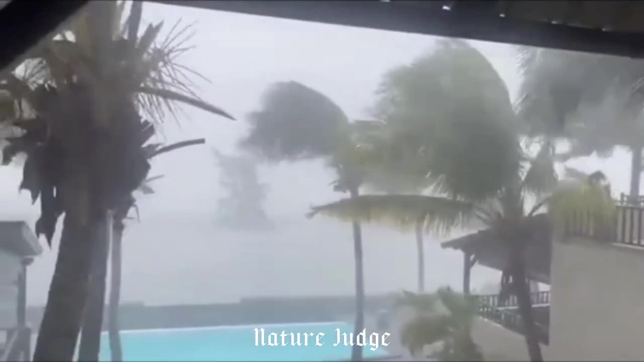 Brutal destruction in Mozambique_ Floods_ big waves_ Cyclone Freddy hits Mozambique(720P_60FPS)