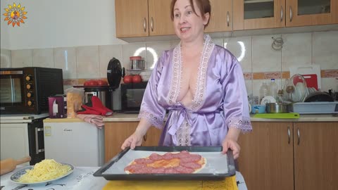 Delicious_pizza_for_you._Cooking_show.__kitchen._Mil