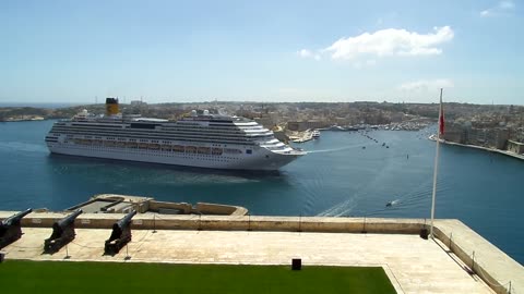 Mein Schiff im Hafen von Valletta