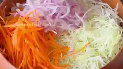 HEALTHY COLESLAW SALAD.