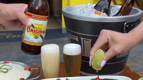 VEM SABOREAR O NOSSO IRRESISTÍVEL LEITÃO À PURURUCA COM CERVEJA! 🍻