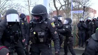 Protesters scuffle with German police outside AfD congress