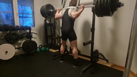 Squat with bands 260kg