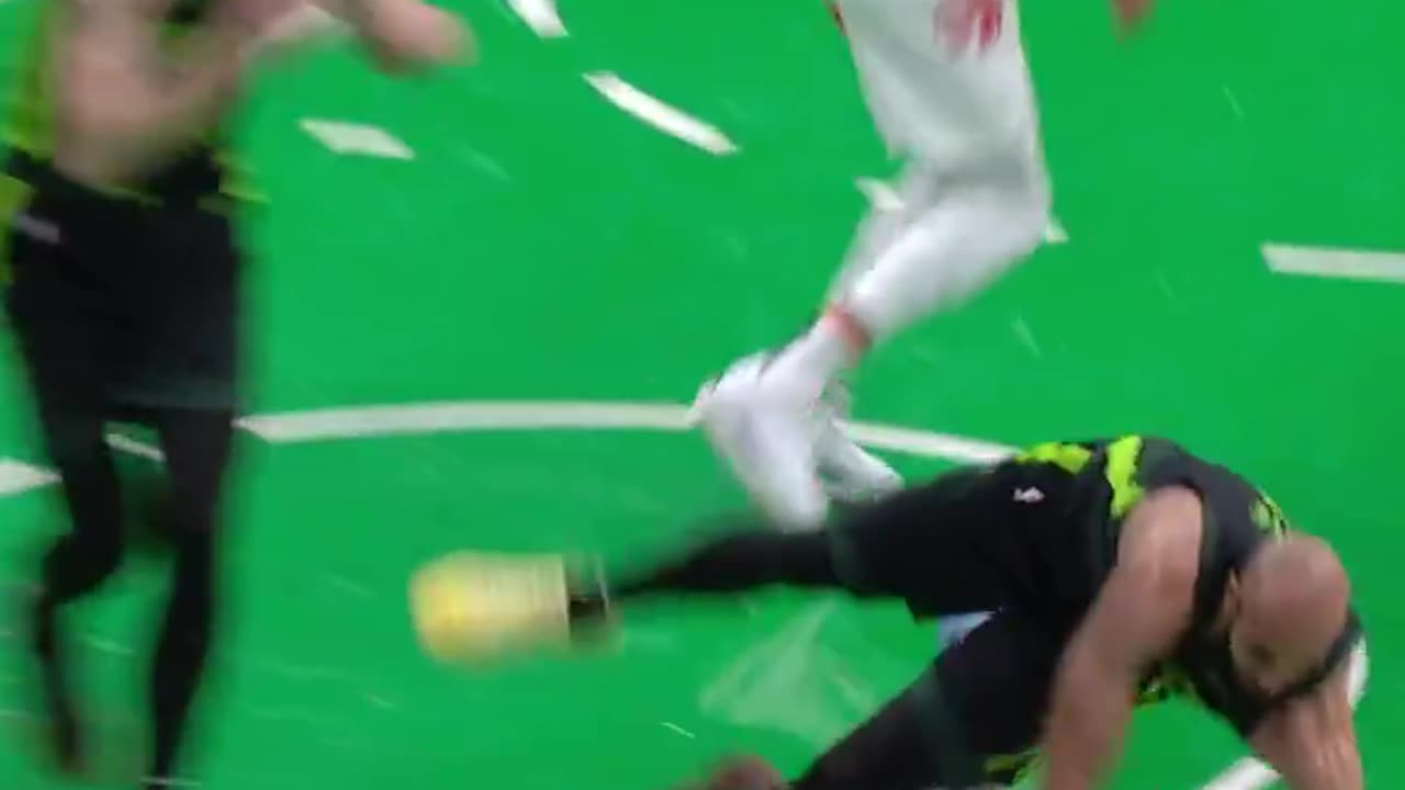 🚨 Derrick White with the HUGE defensive stop for the Celtics! 🚨