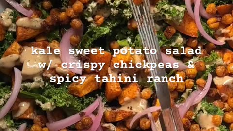 🥗 Kale Sweet Potato Salad with Crispy Chickpeas 🍠