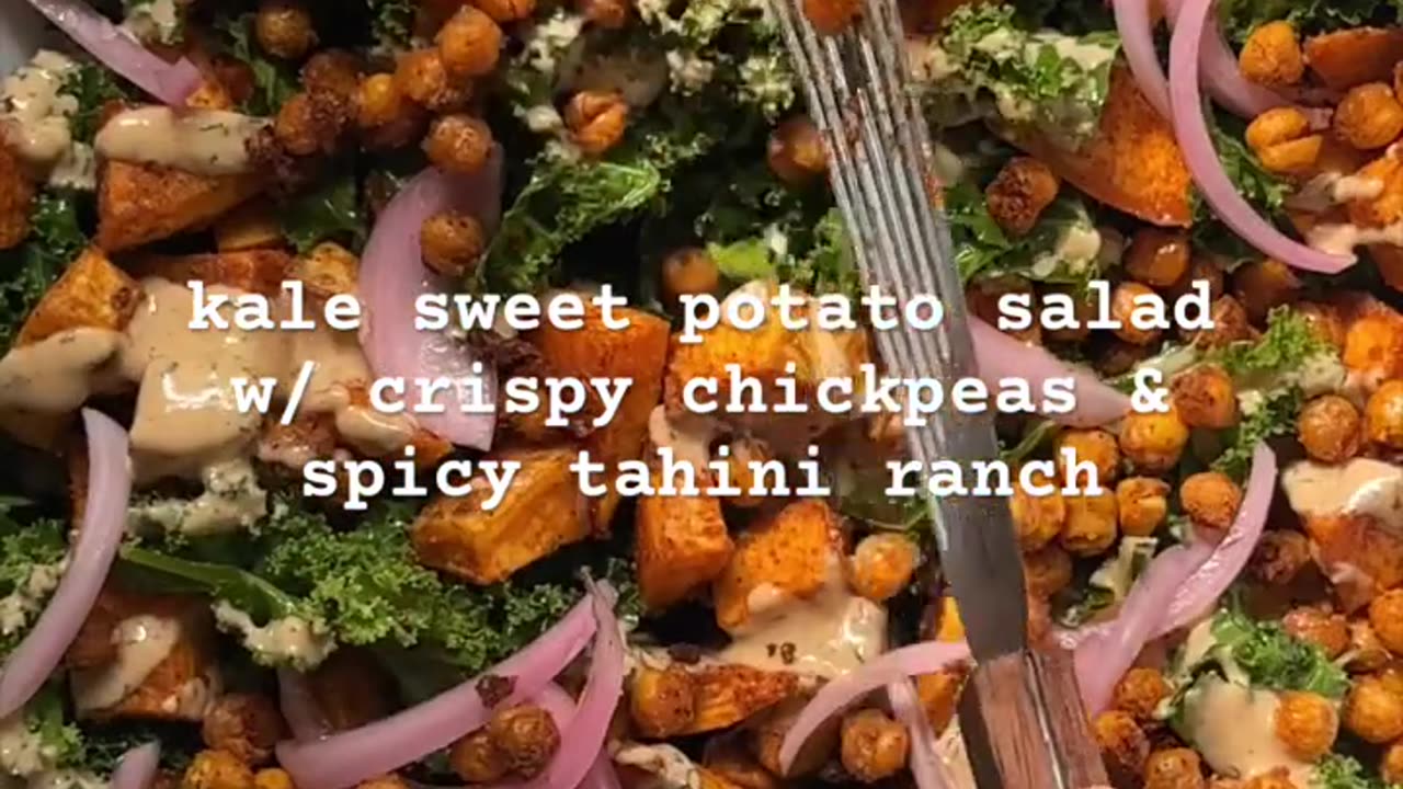 🥗 Kale Sweet Potato Salad with Crispy Chickpeas 🍠