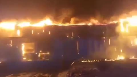 Pożar masarni w Jankowie (woj. mazowieckie). Na miejsce zmierzają dodatkowe
