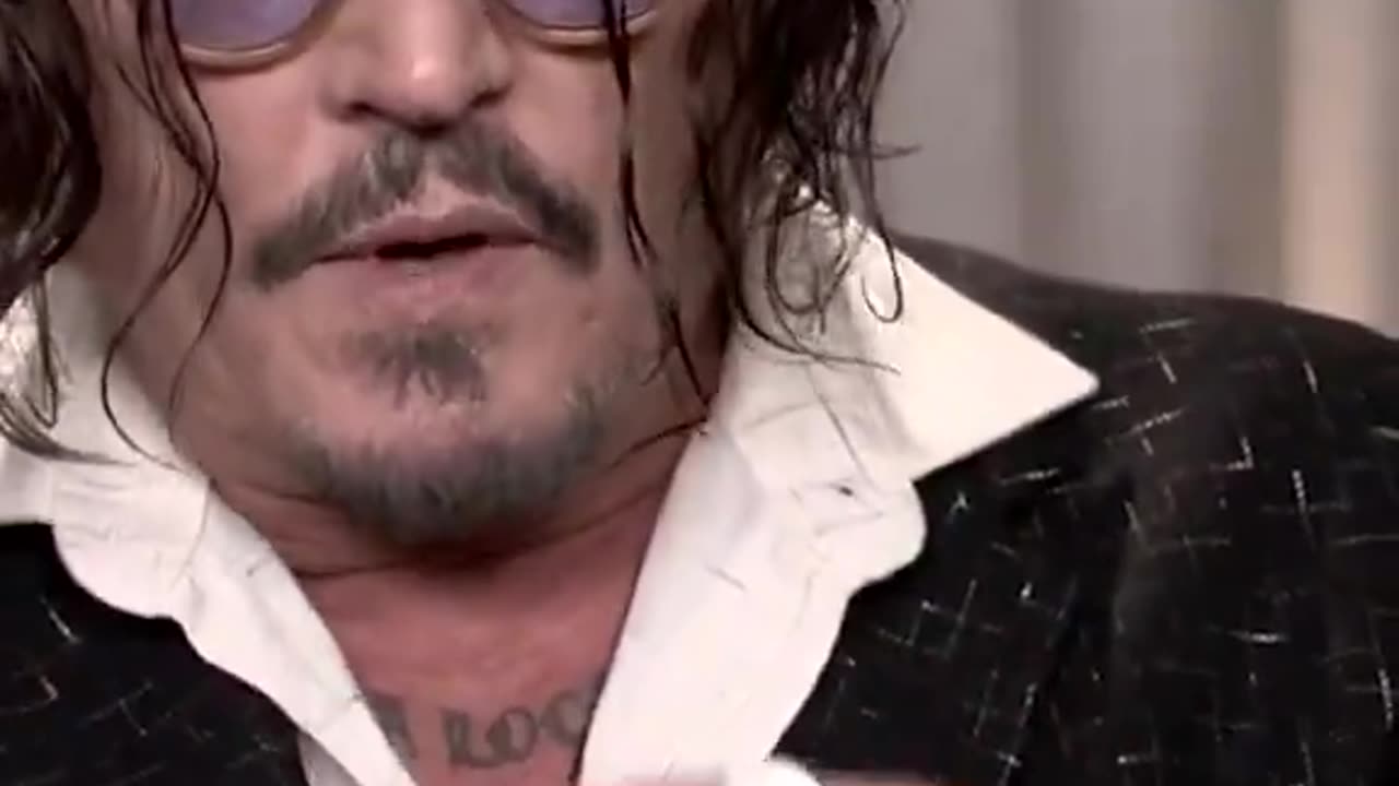 What's wrong with Johnny Depp? 😳 When asked about Hollywood he starts acting weird