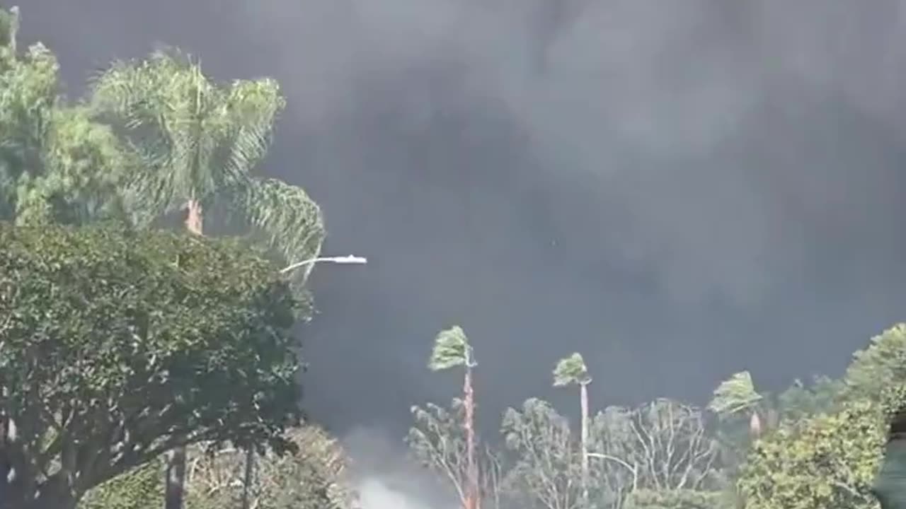 This is CRAZY footage taken of the Pacific Palisades Fire