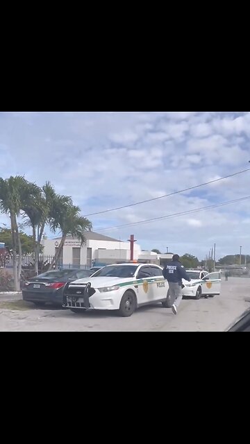ICE AGENTS RAID MIGRANT HOME IN FLORIDA👲🏠👲🚔💫