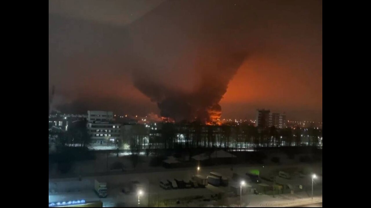 🔥🔥🔥 This is how an acetone plant in the Leningrad region burned at night.