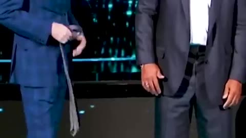 😱🤯The World's Best Pickpocket Steals Steve Harvey's Tie