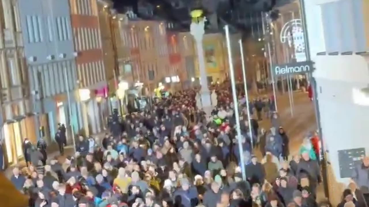 🚨🇦🇹BREAKING NEWSThousands of Austrians marched for boy who was stabbed by migrants