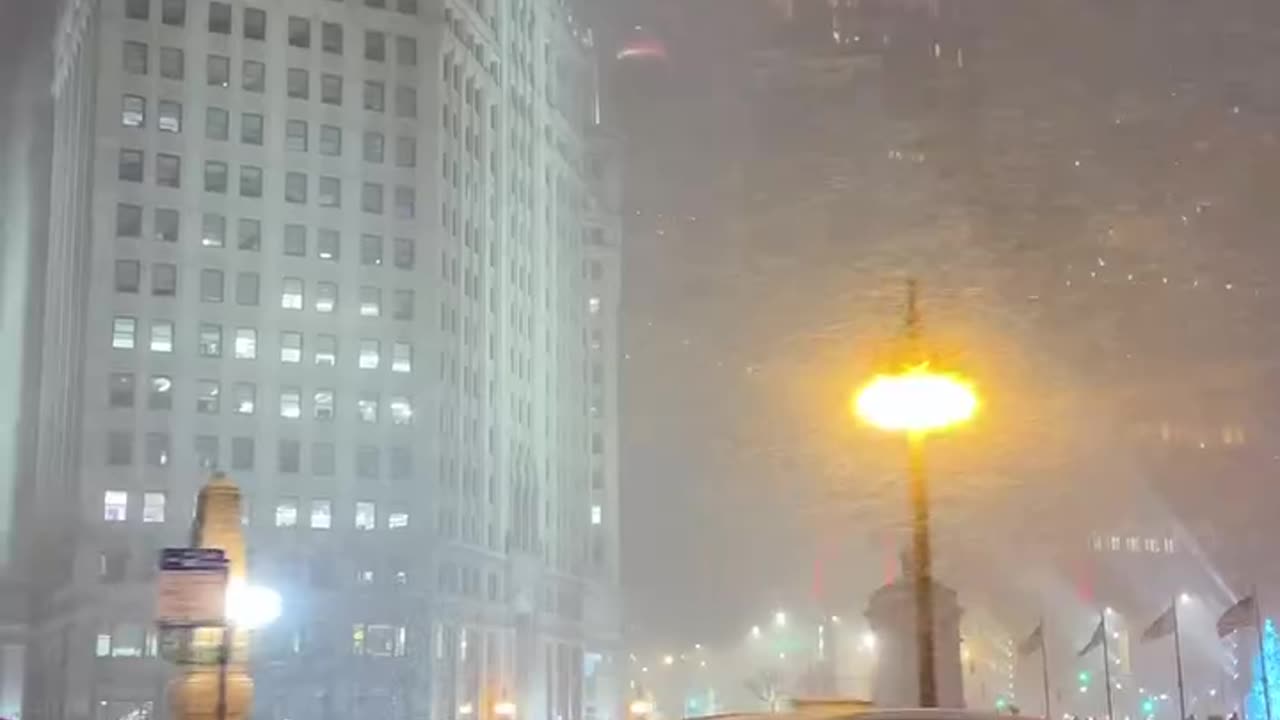 Chicago, the snowy dreamland 🤍☃️❄️🌨️✨ 📍Wacker Drive Chicago IL 🇺🇸