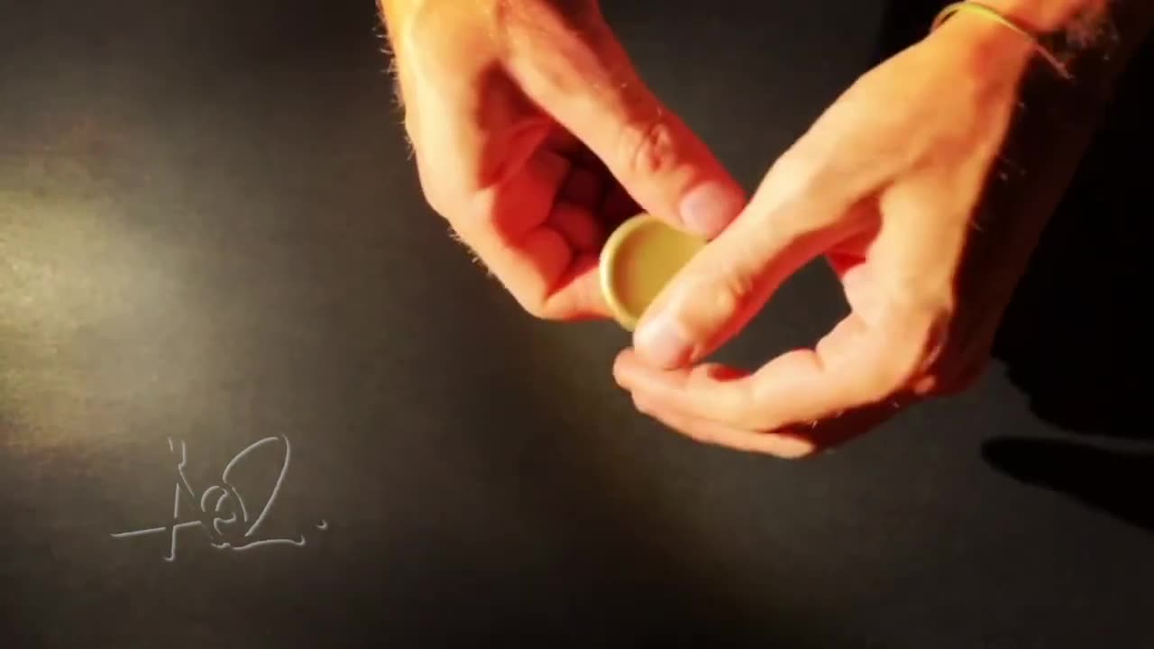 Deadeye - Contact Coin contact juggling with a coin