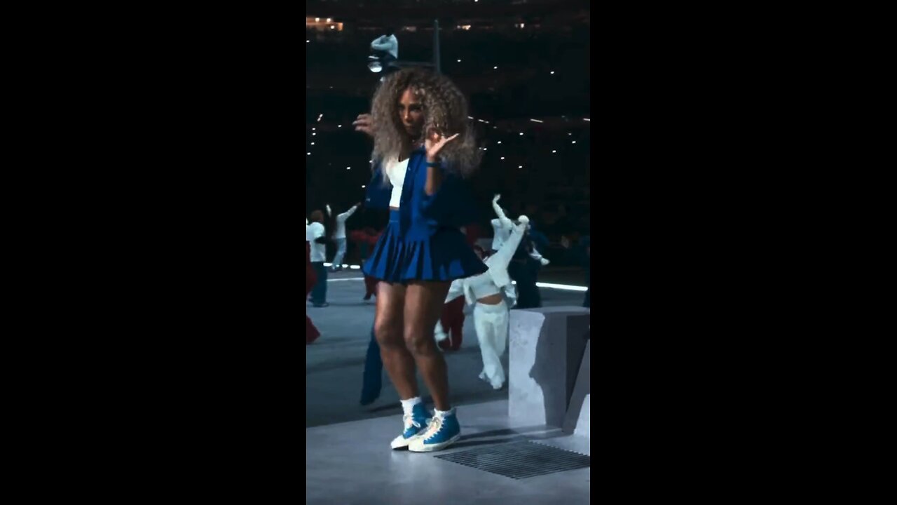 Serena Williams appears at the Super Bowl halftime show with Kendrick Lamar