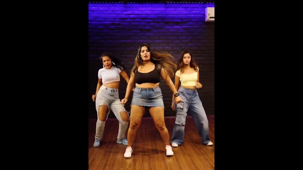 Baby Calm Down Hot Dance video