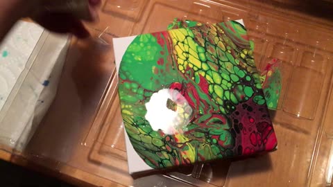 Rasta ASMR paint pouring