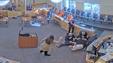 Suspect accused of k*lling a woman in New Mexico gets attacked in court by the uncle